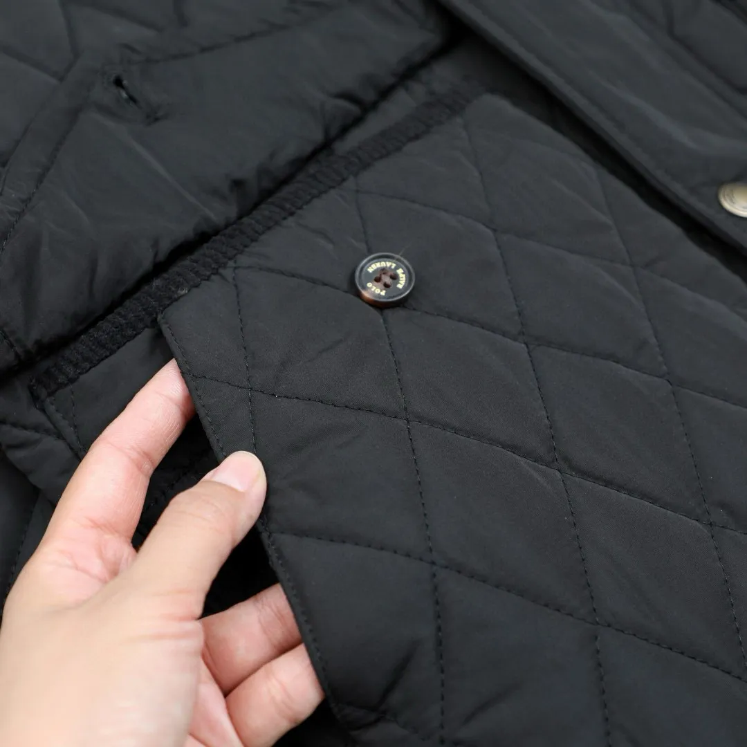 P360 Style No.: G334 Ralph Lauren New Logo Diamond Plaid Old Money Style Jacket Casual Couple Small Cotton Clothes 1️⃣Selected high-quality high-elastic cotton, the inner and outer integrated quilting process is moderately thin and thick, and the encrypted high-quality quilting threads make the fabrics integrated! 2️⃣The workmanship details are perfectly controlled, the sleeves and shoulders are exquisitely embroidered with patches and small labels, the corduroy color-blocked lapels, and the multi-pocket design show off the details and highlight your personality! The version is simple but not simple! 3️⃣It is very youthful and energetic, and can be easily worn by both men and women. It is very in line with the fashion aesthetic concepts of today's young people! 4️⃣A full set of customized accessories, complete with three standards, same style for men and women, a must-have for couples! Color: black Size: S, M, L, XL